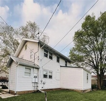 Building Photo - 1019 E 8th St