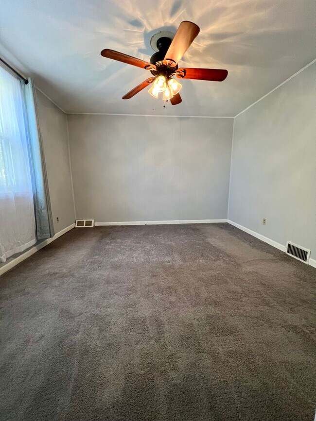 Building Photo - Gorgeous 3-Bedroom Townhome in Ambler! Available NOW! Last Month’s Rent WAIVED up front for quali...