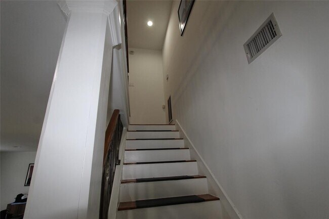 Building Photo - 2008 Taft St