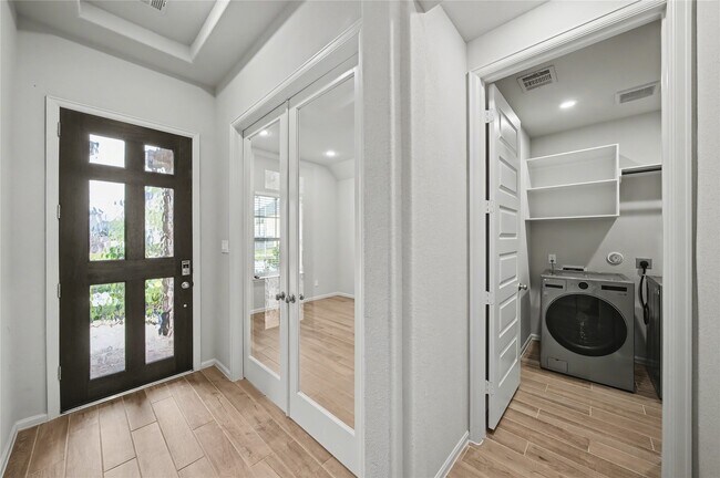 Building Photo - 31527 Splitting Willow Ln