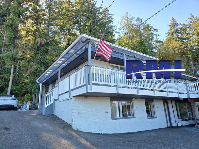 Building Photo - 1723 Shorewood Dr