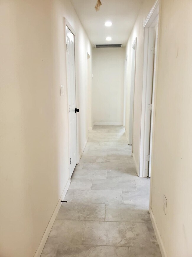Building Photo - 22019 Kenchester Dr