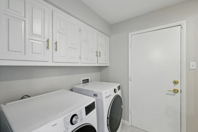 Building Photo - Luxury 5-Bedroom Retreat with Pool & Game Room