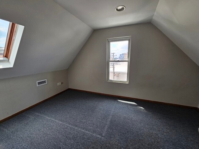 Building Photo - 1618 W Blackhawk St