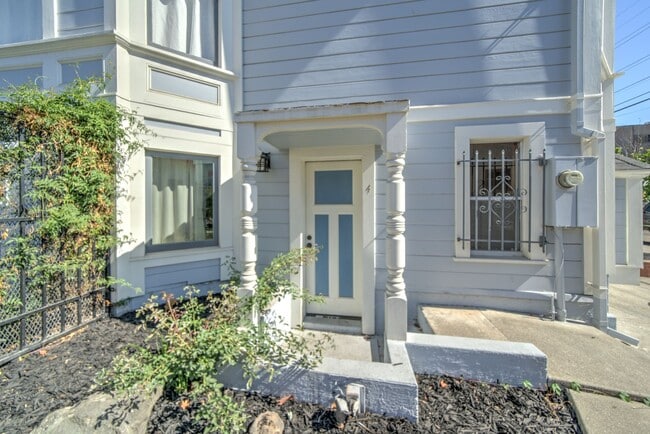 Building Photo - 2225 Blake St