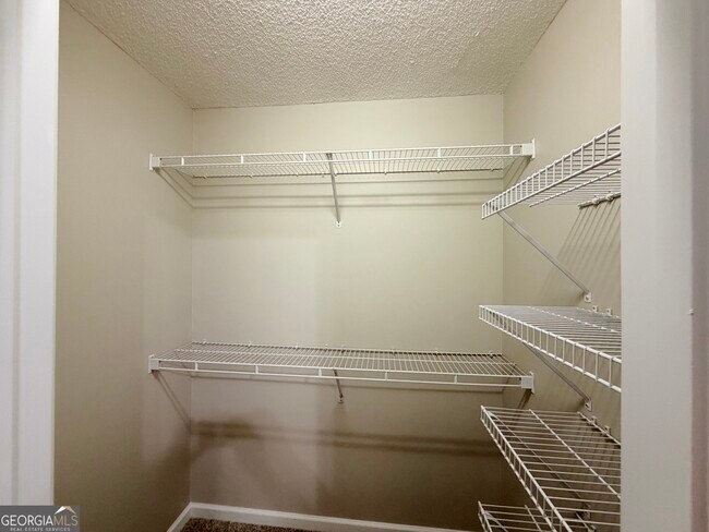 Building Photo - 11 Woodvine Ct