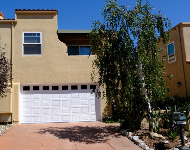 Front - 23057 Park Dulce