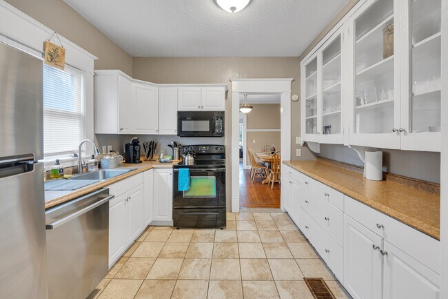 Building Photo - 118 Cottage Ave