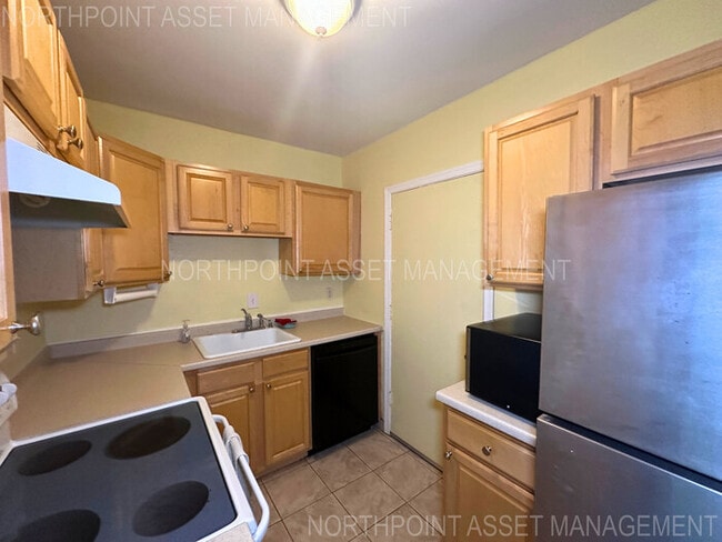 Building Photo - Welcome to charming 2-bedroom, 1-bathroom ...