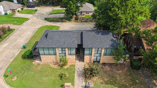 Building Photo - 322-328 Brookwood