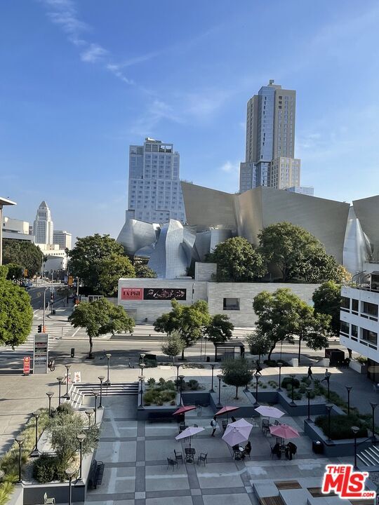 Building Photo - 121 S Hope St