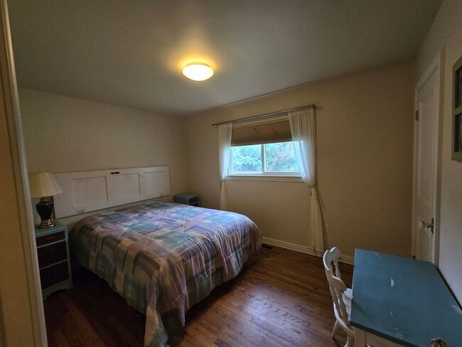 Building Photo - 296 Mesa Dr