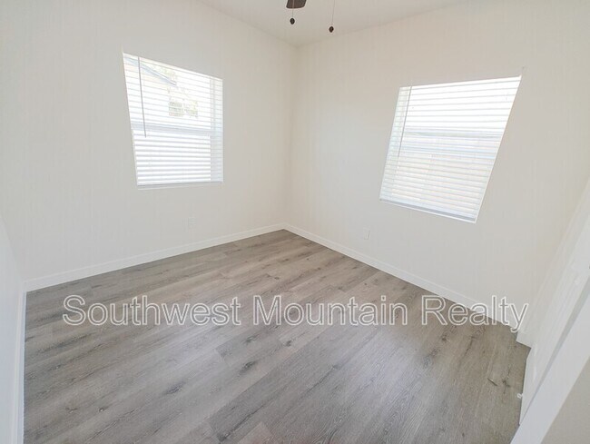 Building Photo - 7405 N 62nd Ave