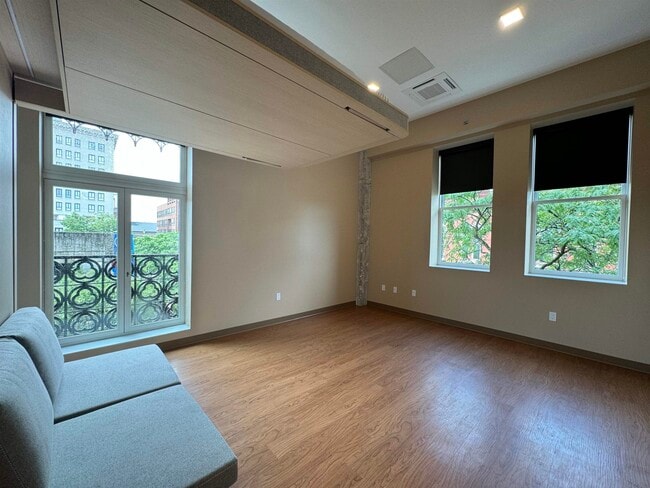 Building Photo - 83 Hanover St