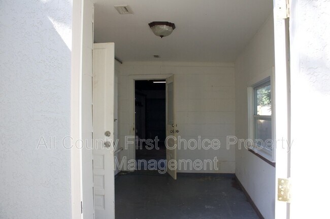 Building Photo - 5948 Mckee Lake Dr N