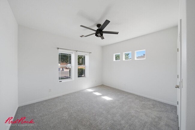 Building Photo - 3304 W Palomar