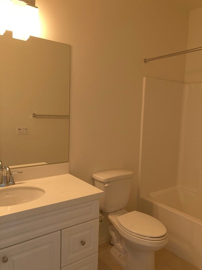 Building Photo - Newer Townhouse for lease in Eastvale.