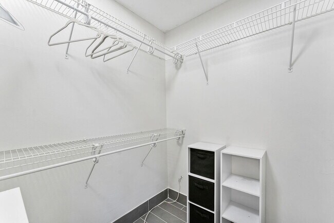 Building Photo - 8103 Covington Ct