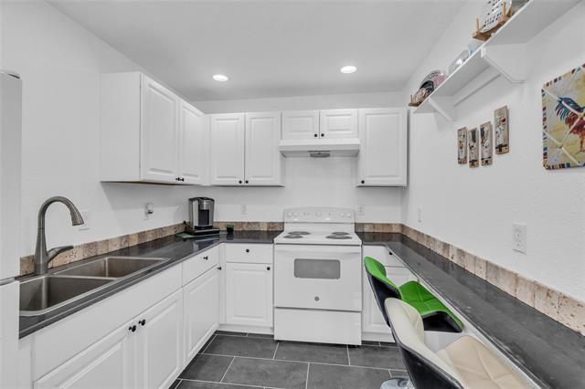 Building Photo - 1319 Parkway Ct
