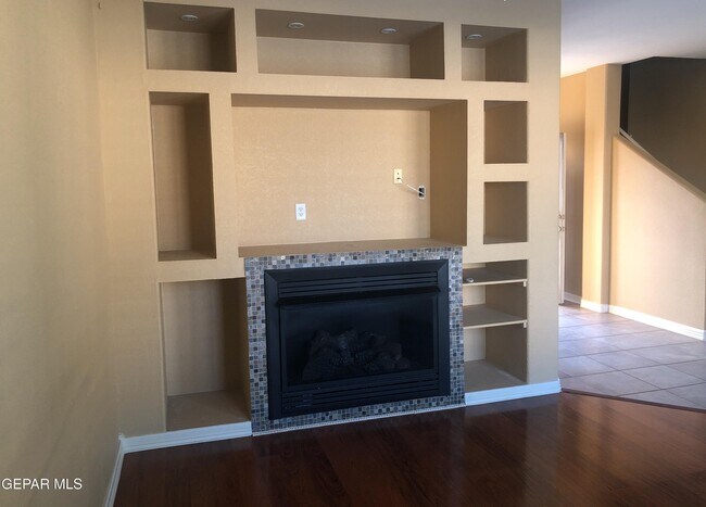 Building Photo - 600 Carol Ann Pl