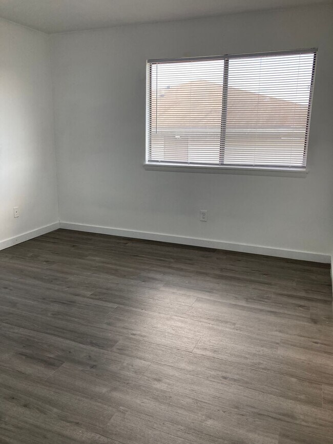 Building Photo - Renovated & Spacious 2 Bedroom Condo in Edgewood, MD!