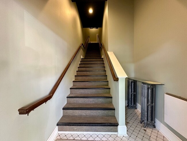 Building Photo - Modern Living with a Touch of Historic Charm