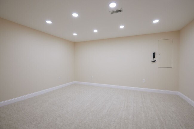 Building Photo - 10607 Farmbrooke Ln