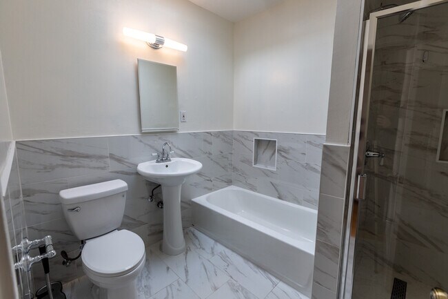 Building Photo - 219 St Charles Ave