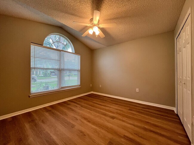 Building Photo - Bay Meadows 3/2 pool home!!!