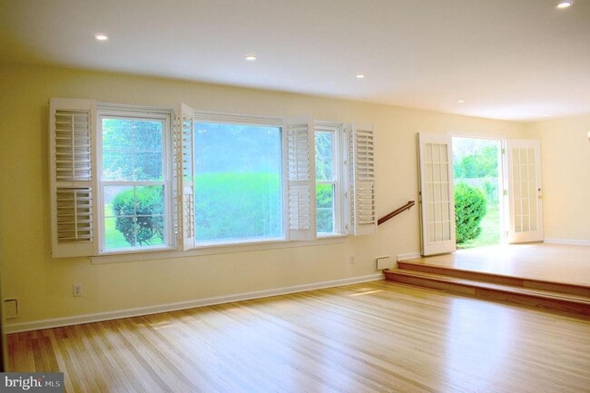 Building Photo - 414 Warren Rd