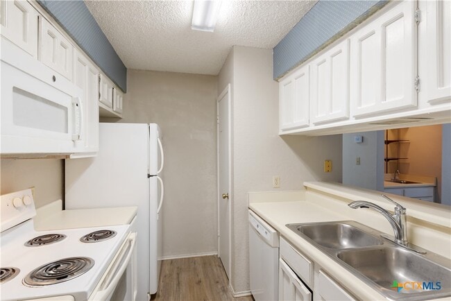 Building Photo - 1202 Thorpe Ln