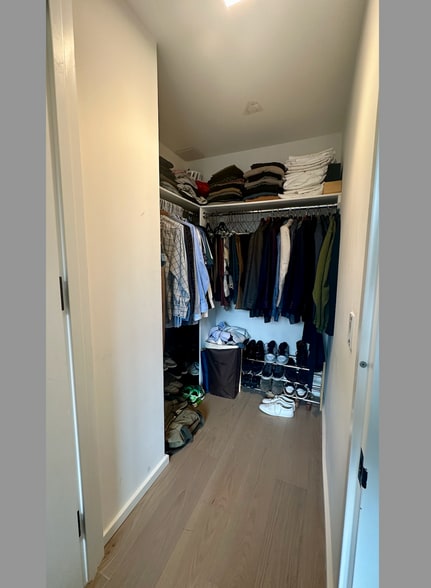 Building Photo - 196 Orchard St