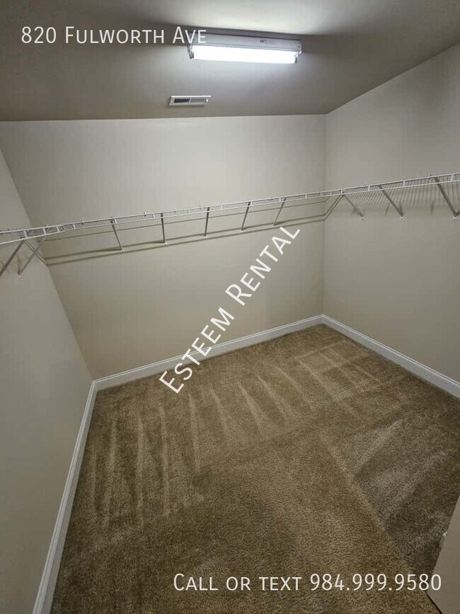 Building Photo - 820 Fulworth Ave