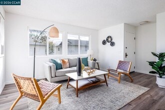 Building Photo - 1033 Mohr Ln