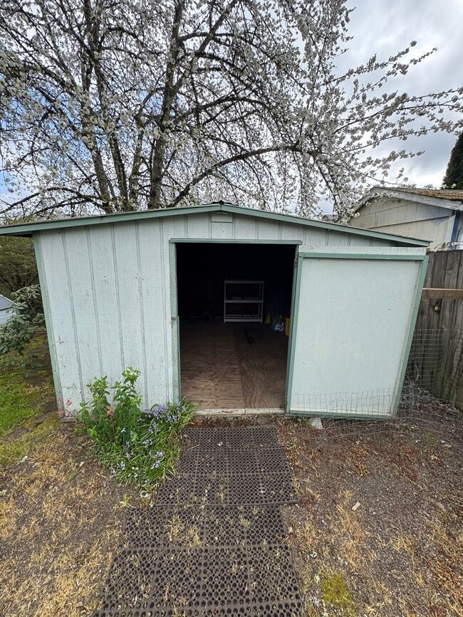 Building Photo - Charming 3 Bed / 2 Bath Ranch on Large Lot – Cul-de-Sac Location – $2,495/mo