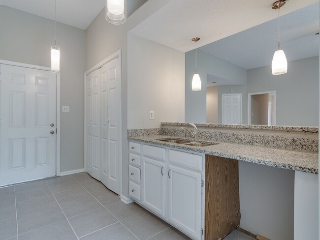 Building Photo - Fully Renovated 3BD/2BA!