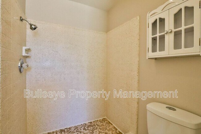 Building Photo - 331 W Pinon Ave