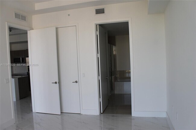 Building Photo - 201 SW 17th Rd