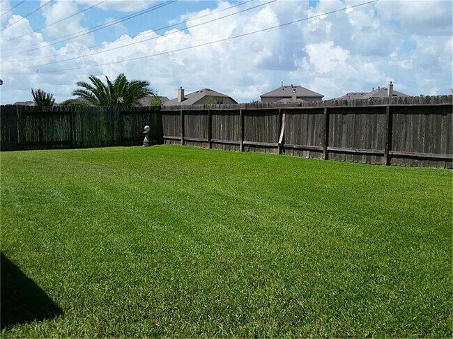 Building Photo - 11134 Sheldon Bend Dr