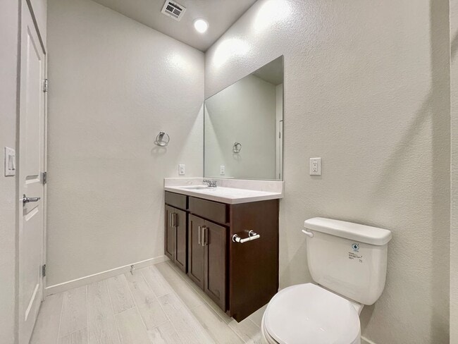 Building Photo - MOUNTAIN VIEWS, Gently lived in 4 bedroom 2.5 Bathrooms with Loft, home is a Must See!