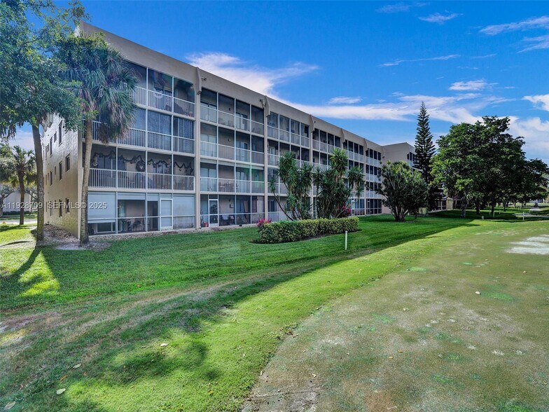 Building Photo - 9470 Tangerine Pl