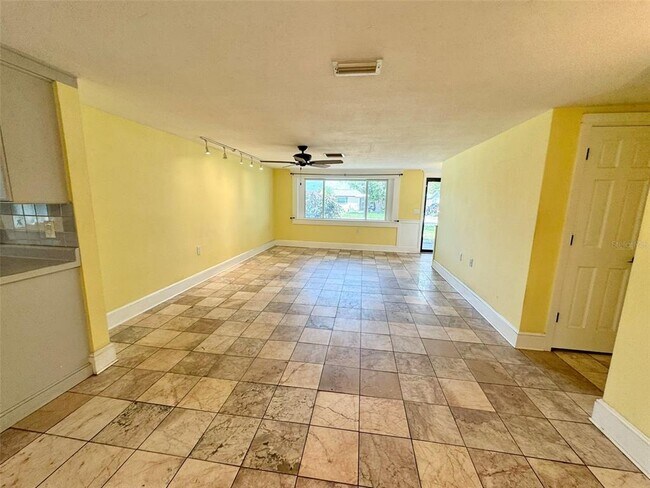 Building Photo - 1061 Rushmore Dr
