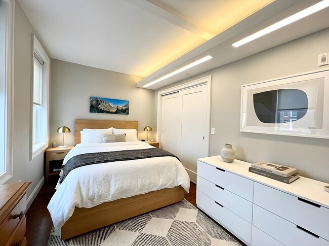 Building Photo - 9 Anderson St