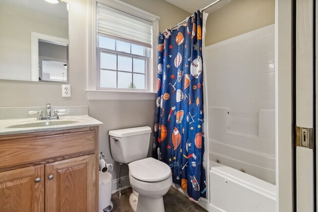 Building Photo - Effortless Charm in Over 3,000 Sq Ft of Li...