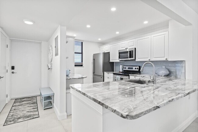 Building Photo - 9940 S Ocean Dr