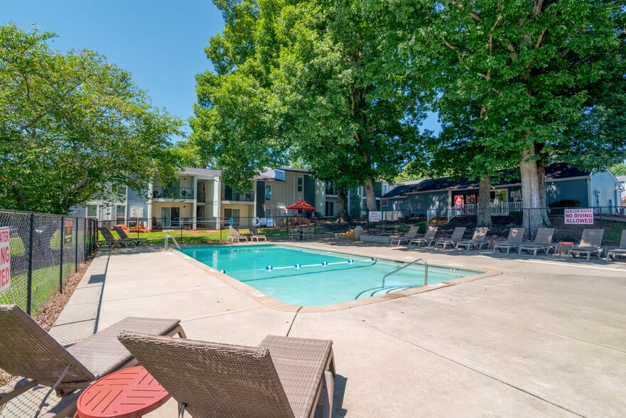 Building Photo - Woodwinds