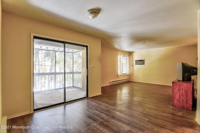 Building Photo - 58 Amberly Dr