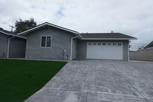 Building Photo - 936 Calle Pensamiento
