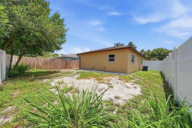 Building Photo - 2564 42nd Ave N