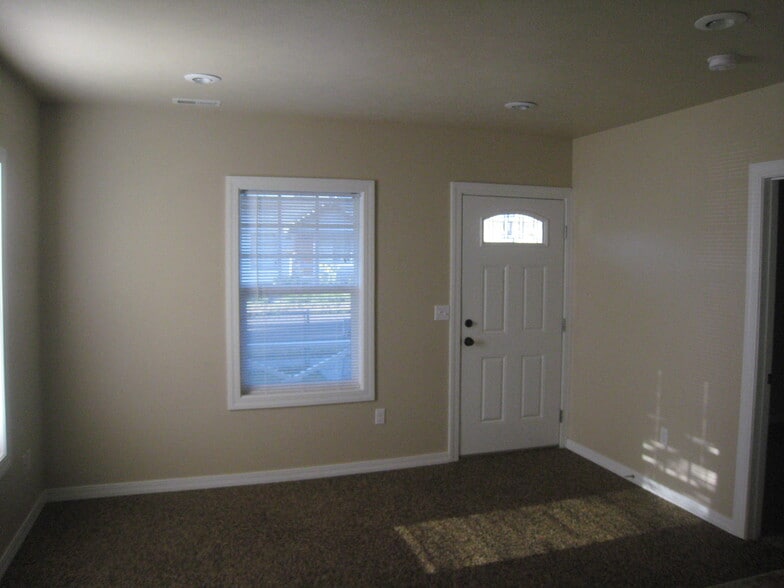 Building Photo - 1427 W Buckeye Ave